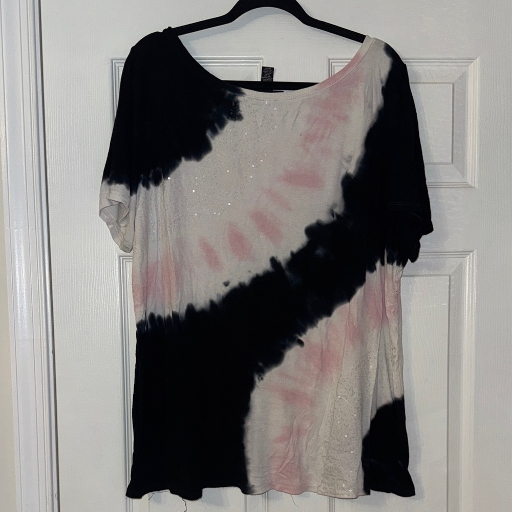 MAKE A BUNDLE! INC pink tiedye sequin Tshirt